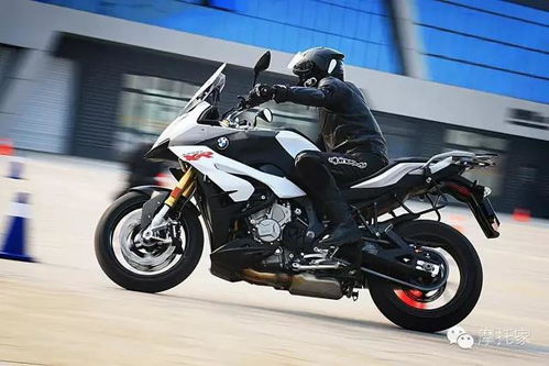 誰說摩托車彎道里不能剎車？——以寶馬S1000XR為例，探秘現代電控的彎道駕馭哲學